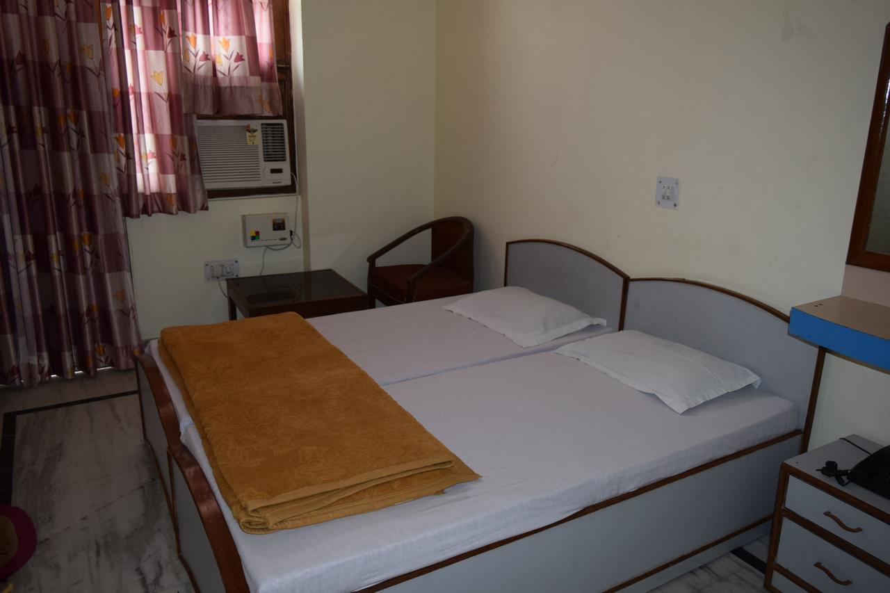 Hotel Raj Palace Rishīkesh Eksteriør bilde