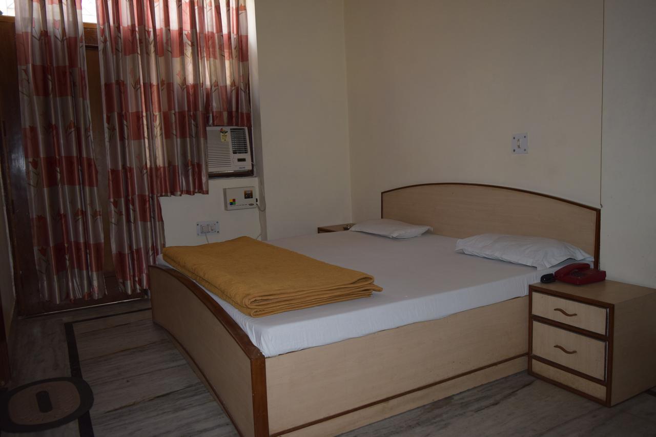 Hotel Raj Palace Rishīkesh Eksteriør bilde