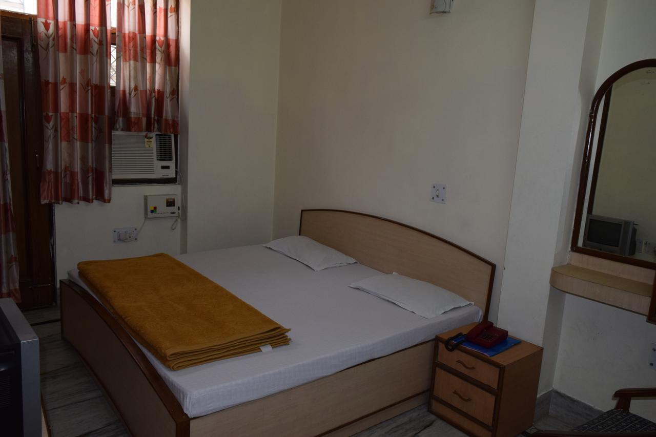 Hotel Raj Palace Rishīkesh Eksteriør bilde
