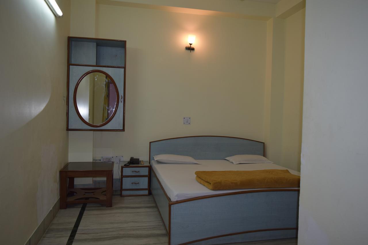Hotel Raj Palace Rishīkesh Eksteriør bilde